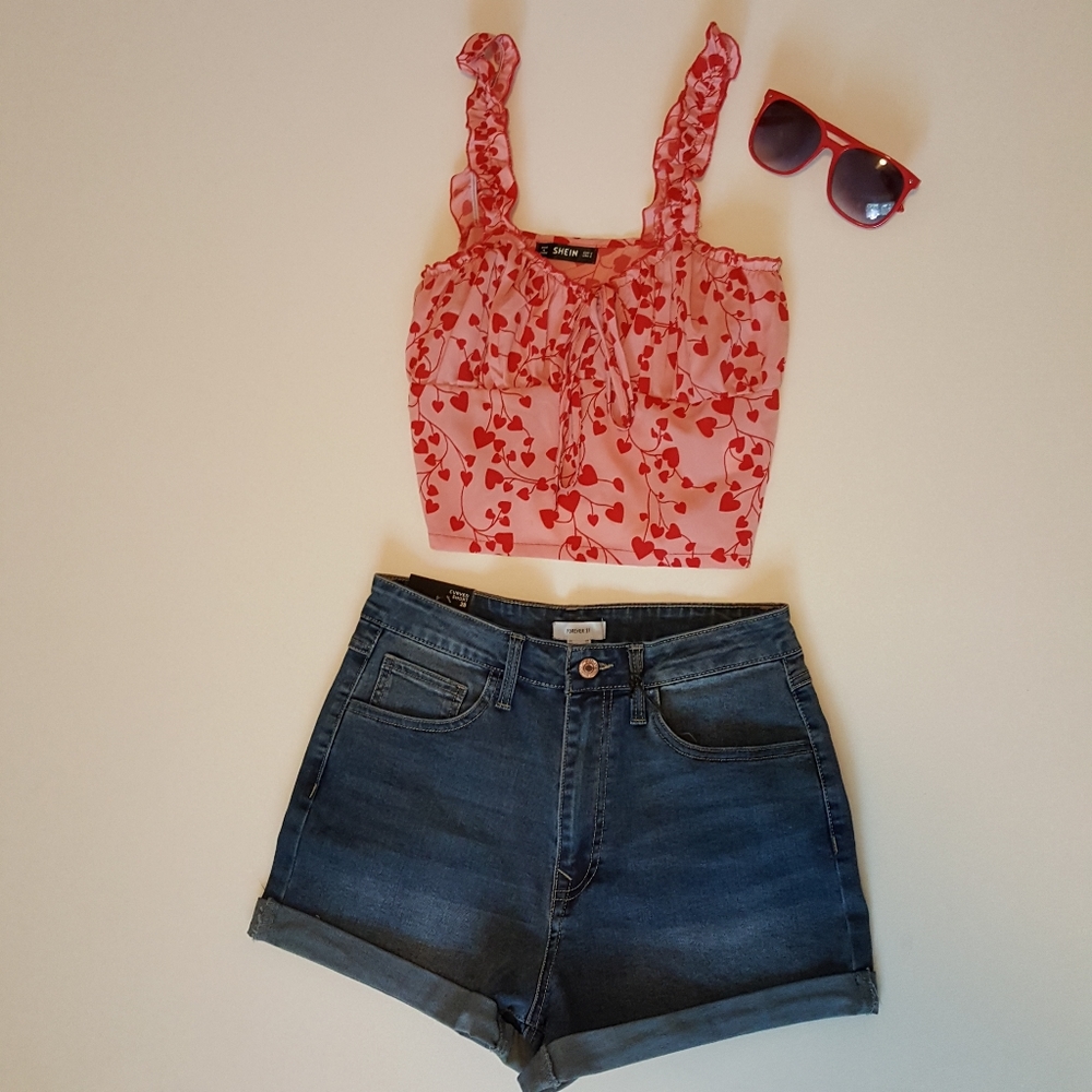 Heart Print Lettuce Edge Crop Top - Picture 2 of 5